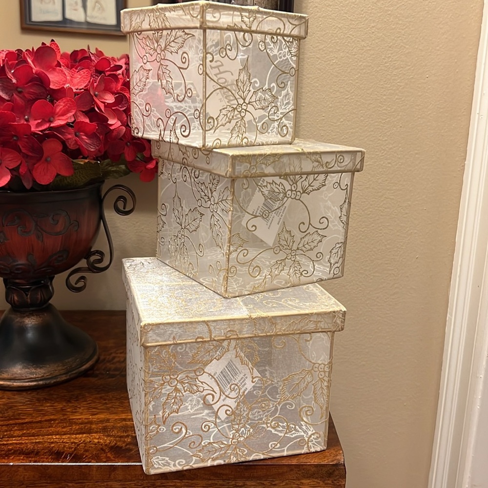 Set of 3 Vintage Christmas Nesting Boxes, Gold Filigree
